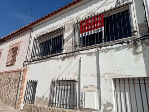 Casa en Plaza de Veintisiete de Marzo, 11